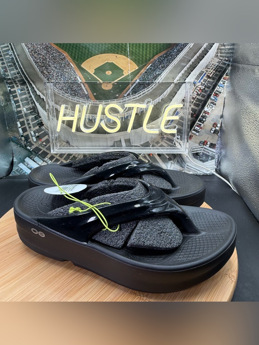 OOFOS OOmega Platform Flip Flop  Women's Size 9 Medium Width